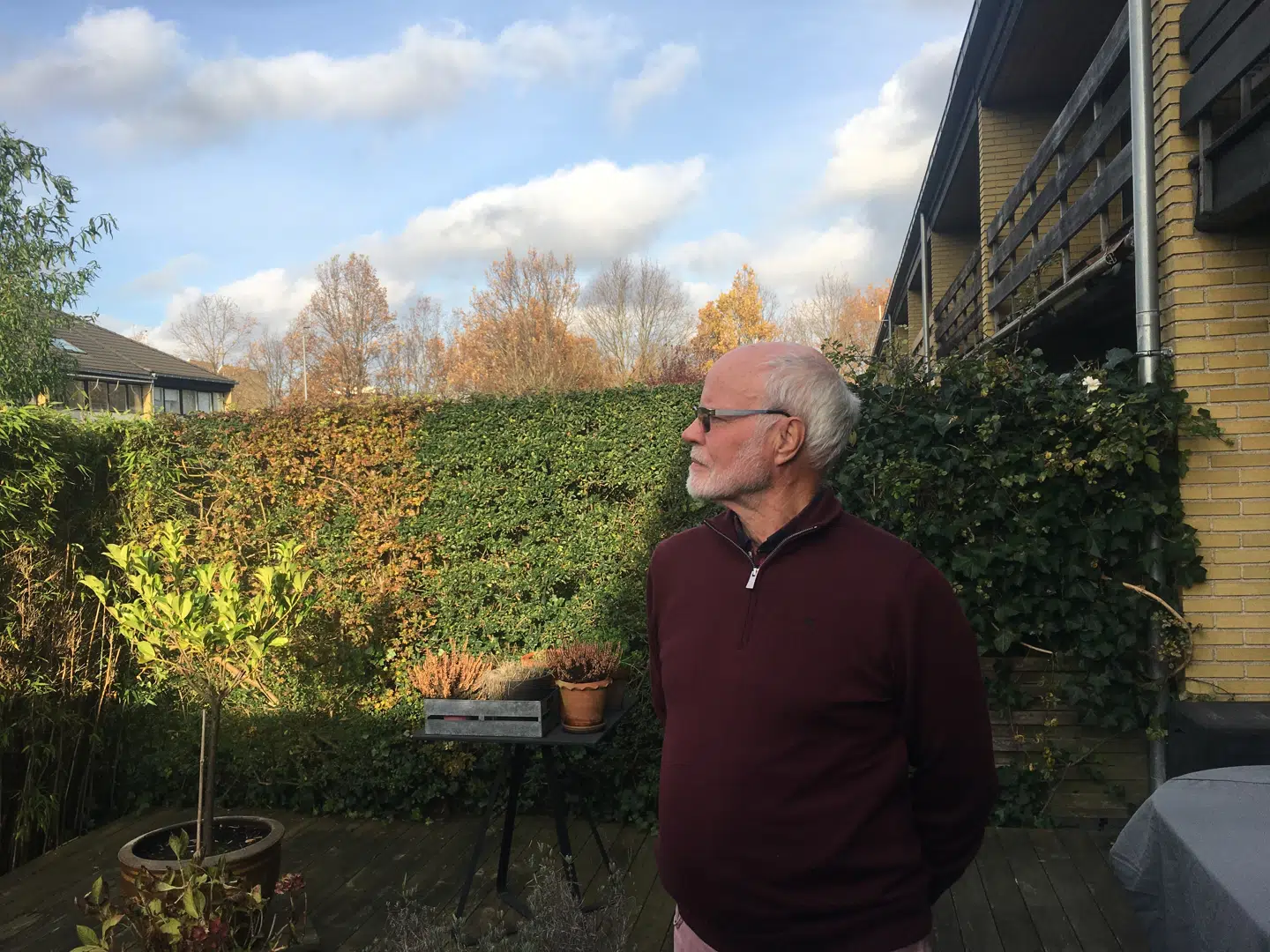Leif Christensen har i mange år været patient i sundhedsvæsenet på grund af nyresten og har derfor et godt kendskab til systemet. Han tror, det kan have været medvirkende årsag til, at han efterspurgte andre behandlingsmetoder end den gængse.