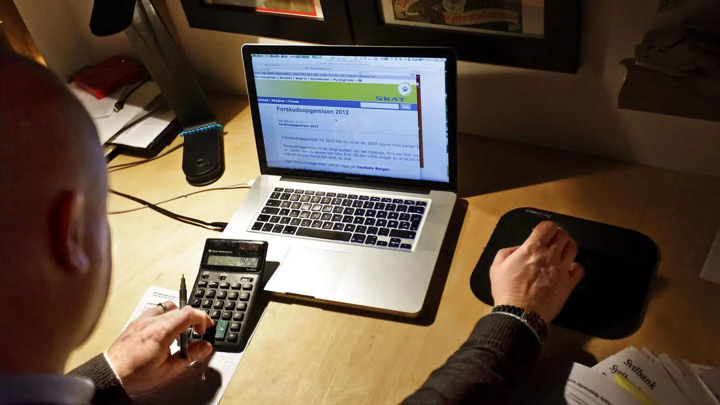 Det er vigtigt at sætte sig ved computeren og gennemgå sin forskudsopgørelse, hvis man ikke vil få et skattesmæk til foråret.