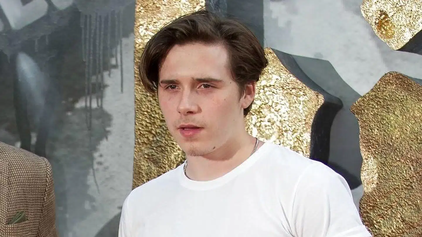 Brooklyn Beckham låner tøj af sin far, David Beckham.