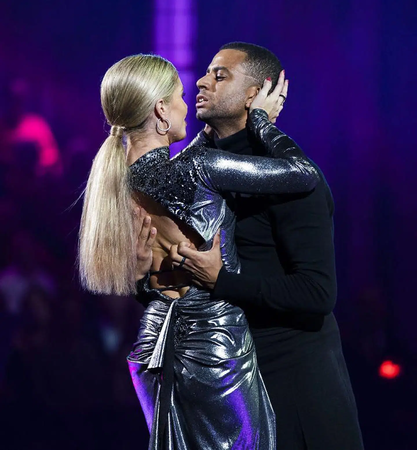 Christopher Læssø og Karina Frimodt fik lumre kommentarer fra dommerne efter fredagens rumba til Kaiaks 'Take on me'.