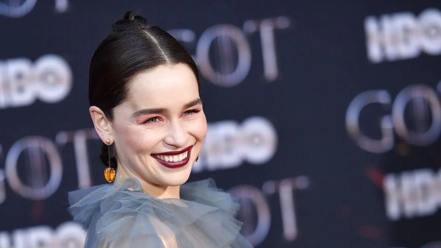 Emilia Clarke siger, at hun havde svært ved at lave optagelser uden tøj i Game of Thrones.