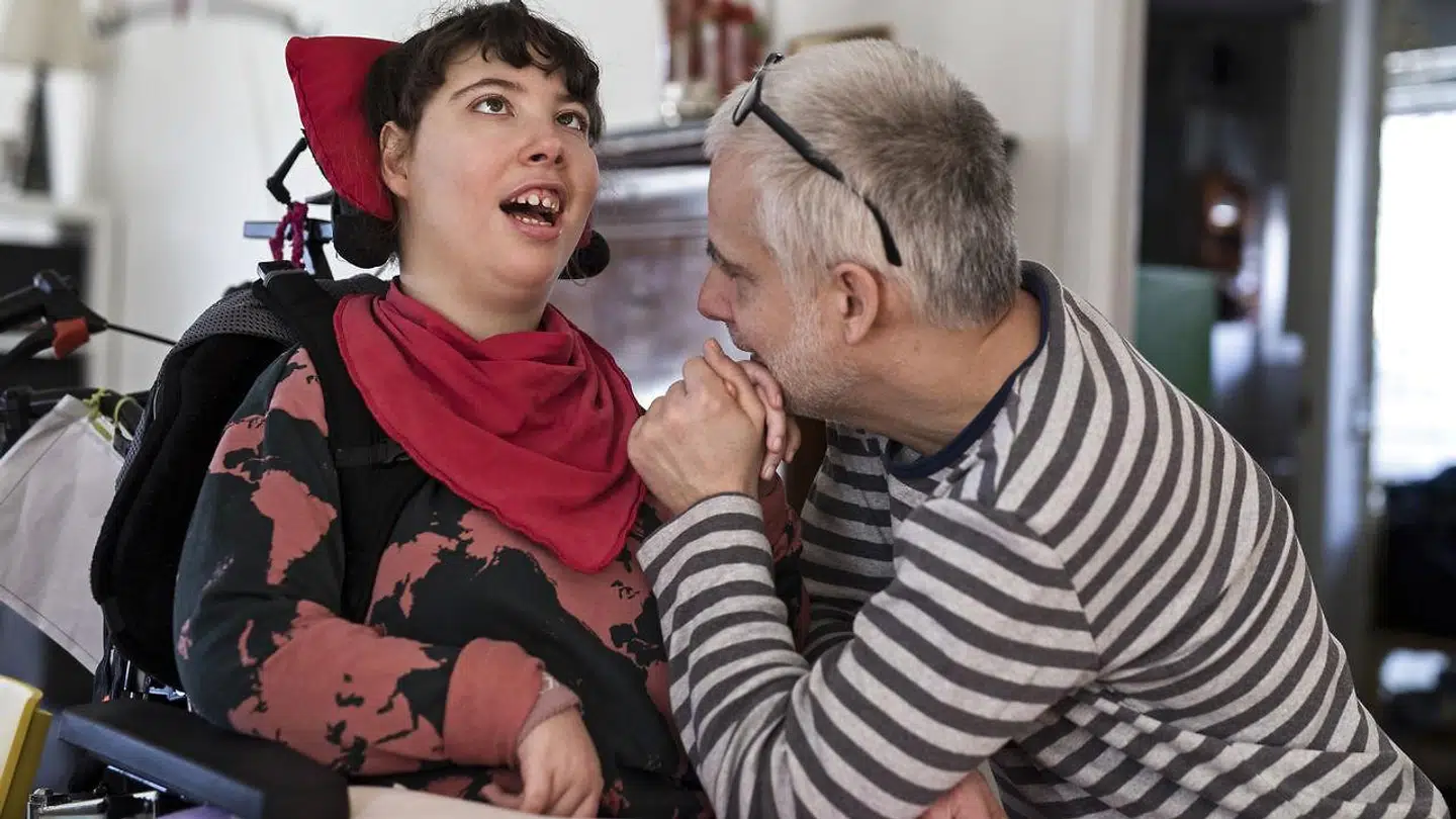 Liva er hjerneskadet og er afhængig af andre menneskers hjælp for at være i live.