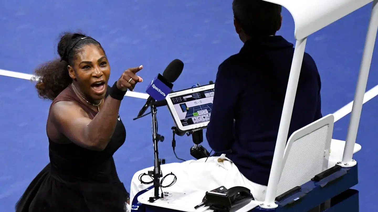 Serena Williams skælder ud på dommeren under den kontroversielle finalekamp i 2018.