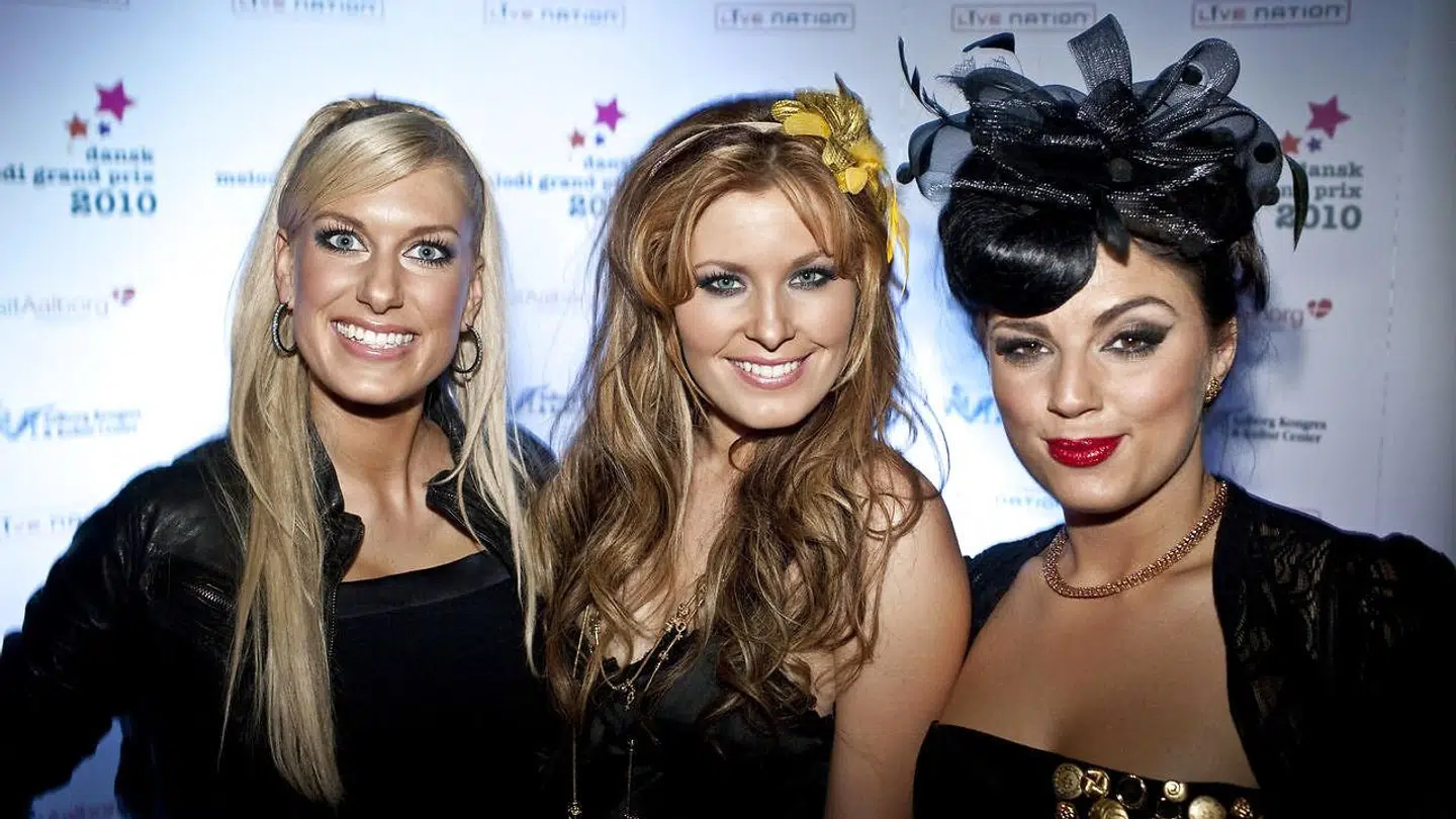 Kat Stephie Holst er nok mest kendt for sin deltagelse i gruppen 'Sukkerchok'. Her ses de ved det danske Melodi Grand Prix i 2010. Fra venstre: Malene Qvist, Kat Stephie Holst og Inez Gavilanes.