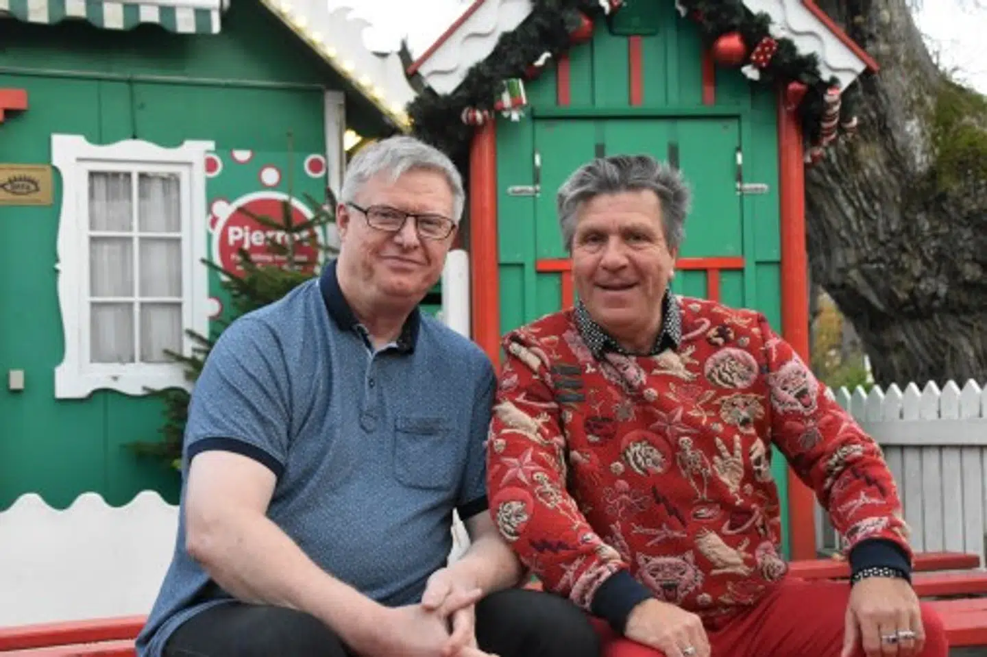 Bakkens afgående Pjerrot, Kurt Flemming (tv.), i selskab med bakkens kommende Pjerrot, Morten Eisner.