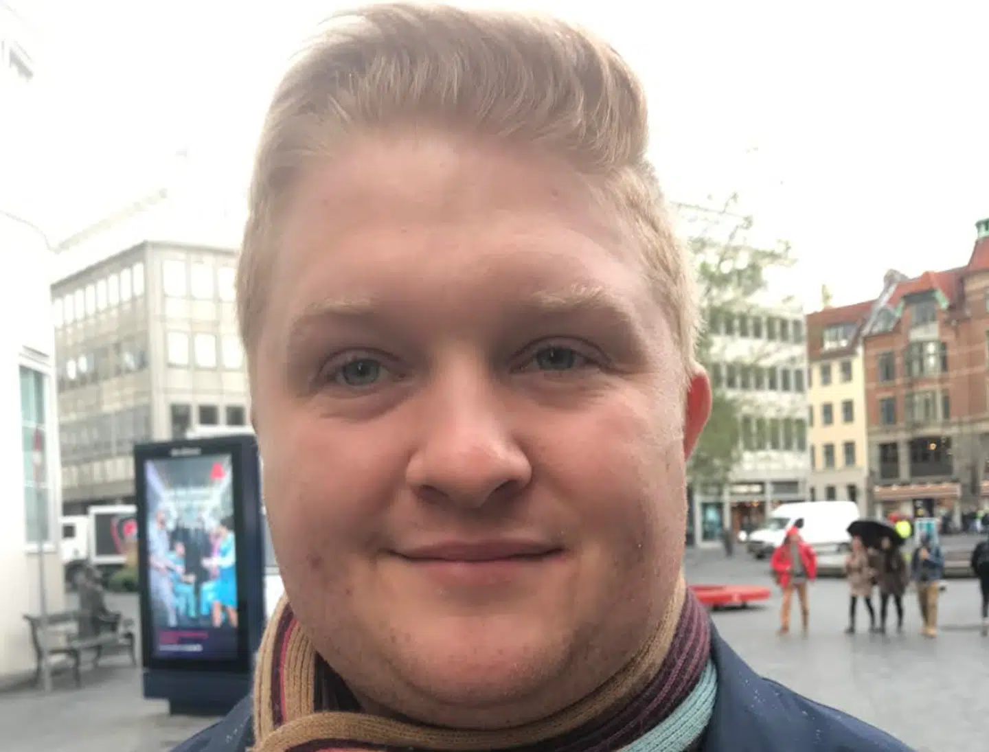 Mathias er ligeglad med prisen på piller, når han har tømmermænd.