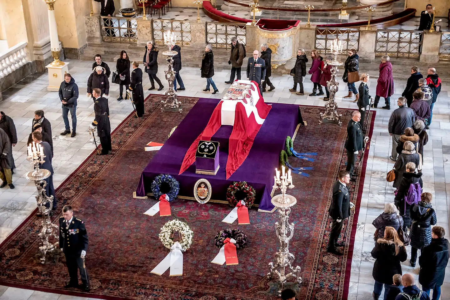 Danskerne tog en flot afsked med prins Henrik.