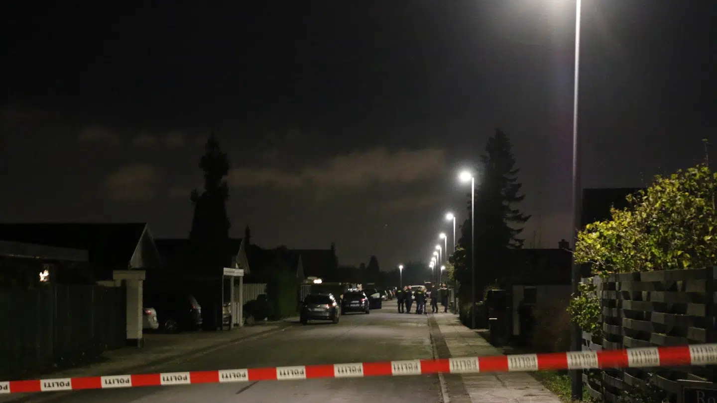 Et større område er spærret af ved Nøragersmindevej på Amager i København.