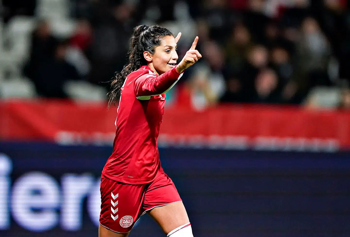 Nadia Nadim jubler over en af sine to scoringer for Danmark i EM-kvalifikationskampen mod Georgien.