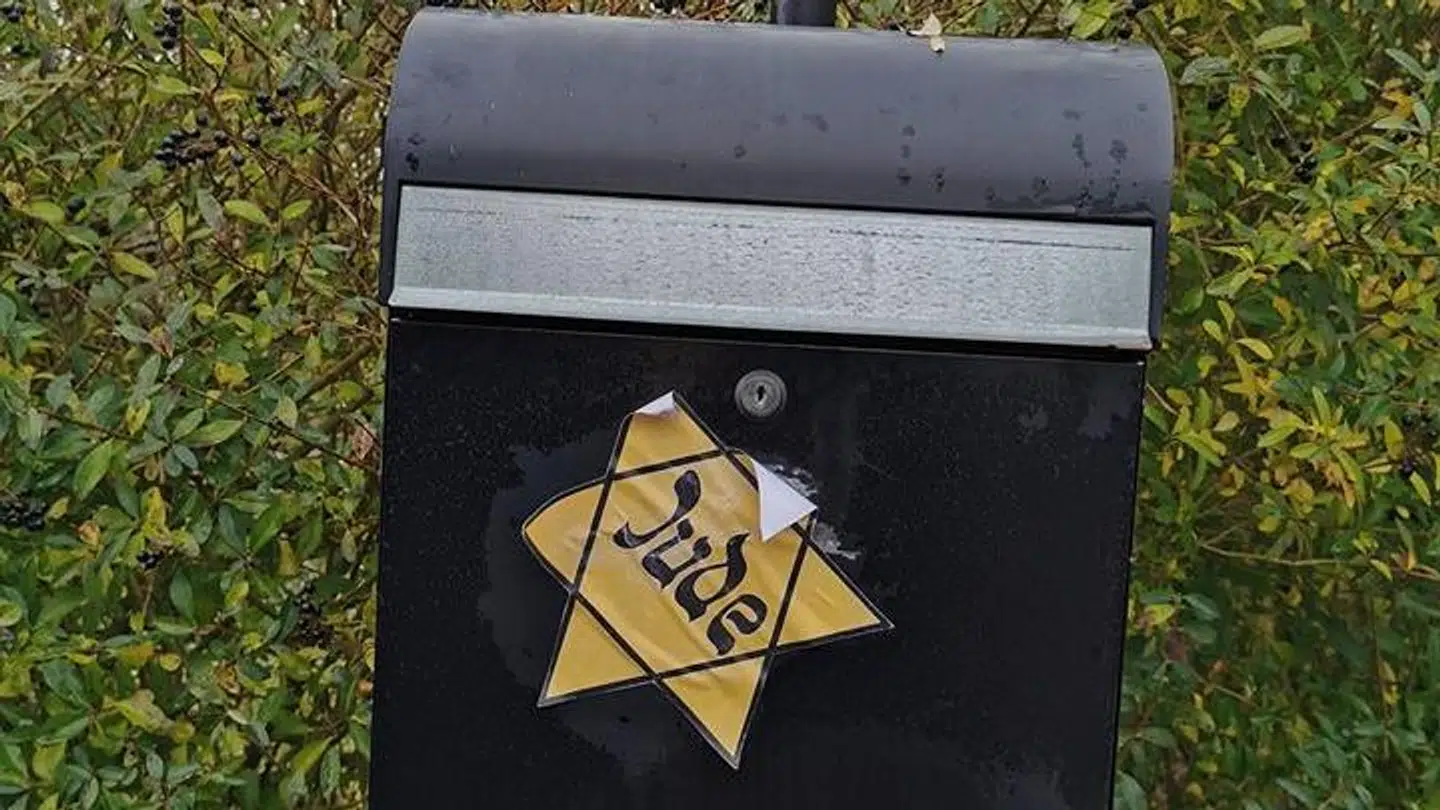 Postkassen med påklistret jødestjerne. Privatfoto