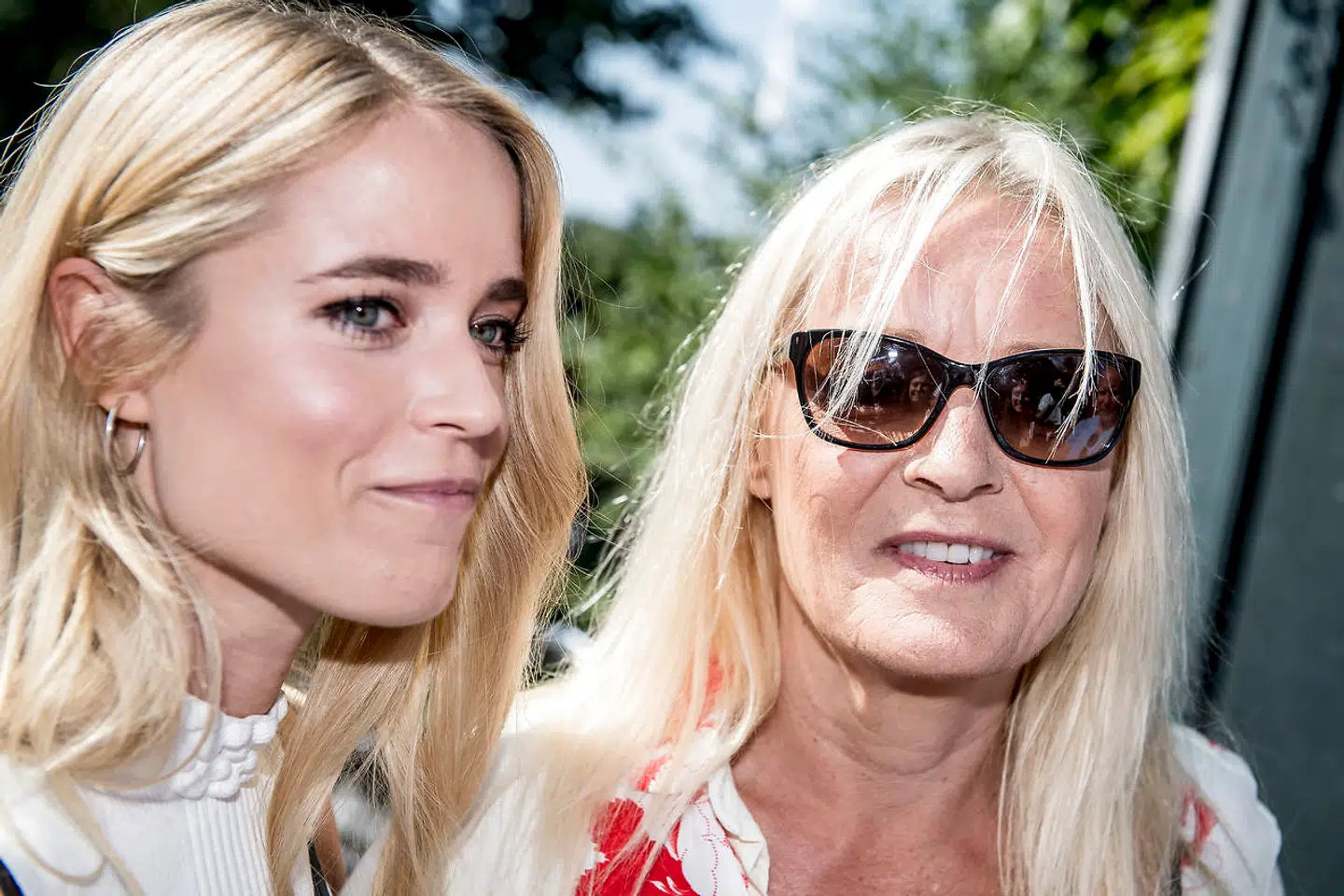 Sangerinden Anne Linnet og kæresten Kathrine Kjær ankommer til Malene Birger show i Kedelsmedjen i København i august 2018.. (Foto: Mads Claus Rasmussen/Ritzau Scanpix)