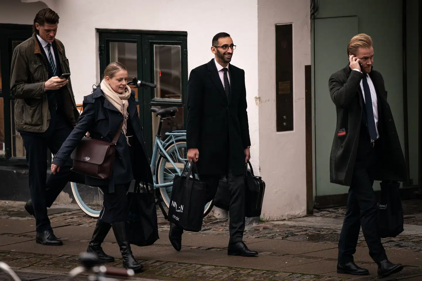 Forsvarer Nima Nabipour havde ind til mandag ikke villet råde Britta Nielsen til at afgive forklaring i svindelsagen, fordi han ikke havde modtaget alle sagsakter. Så først mandag - på femtedagen i retssagen mod hende - begyndte afhøringen i retten  af Britta Nielsen. Niels Christian Vilmann/Ritzau Scanpix