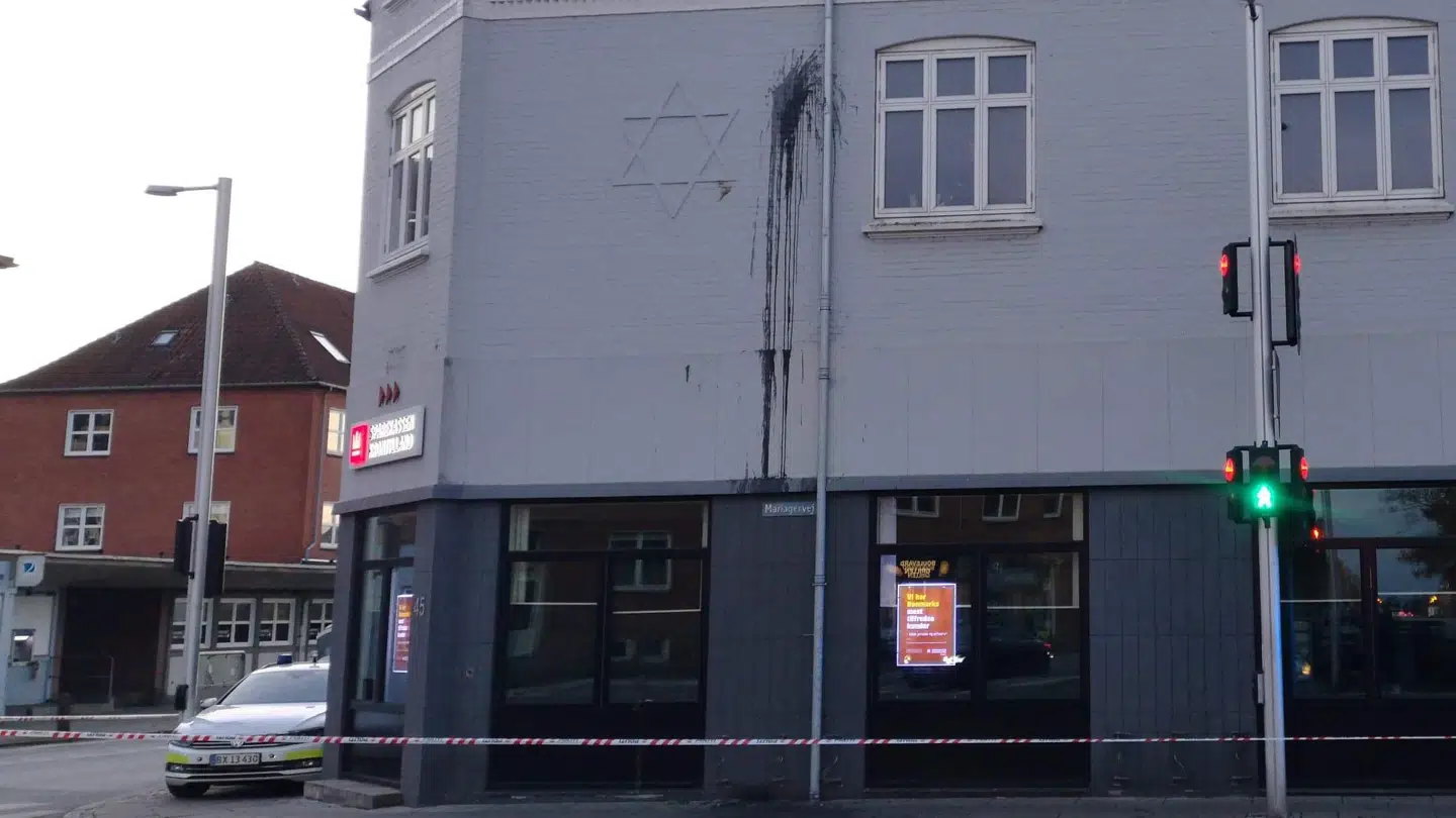 Bygningen på Mariagervej i Randers, hvor en davidsstjerne er blevet forsøgt overhældt med sort maling i weekenden.