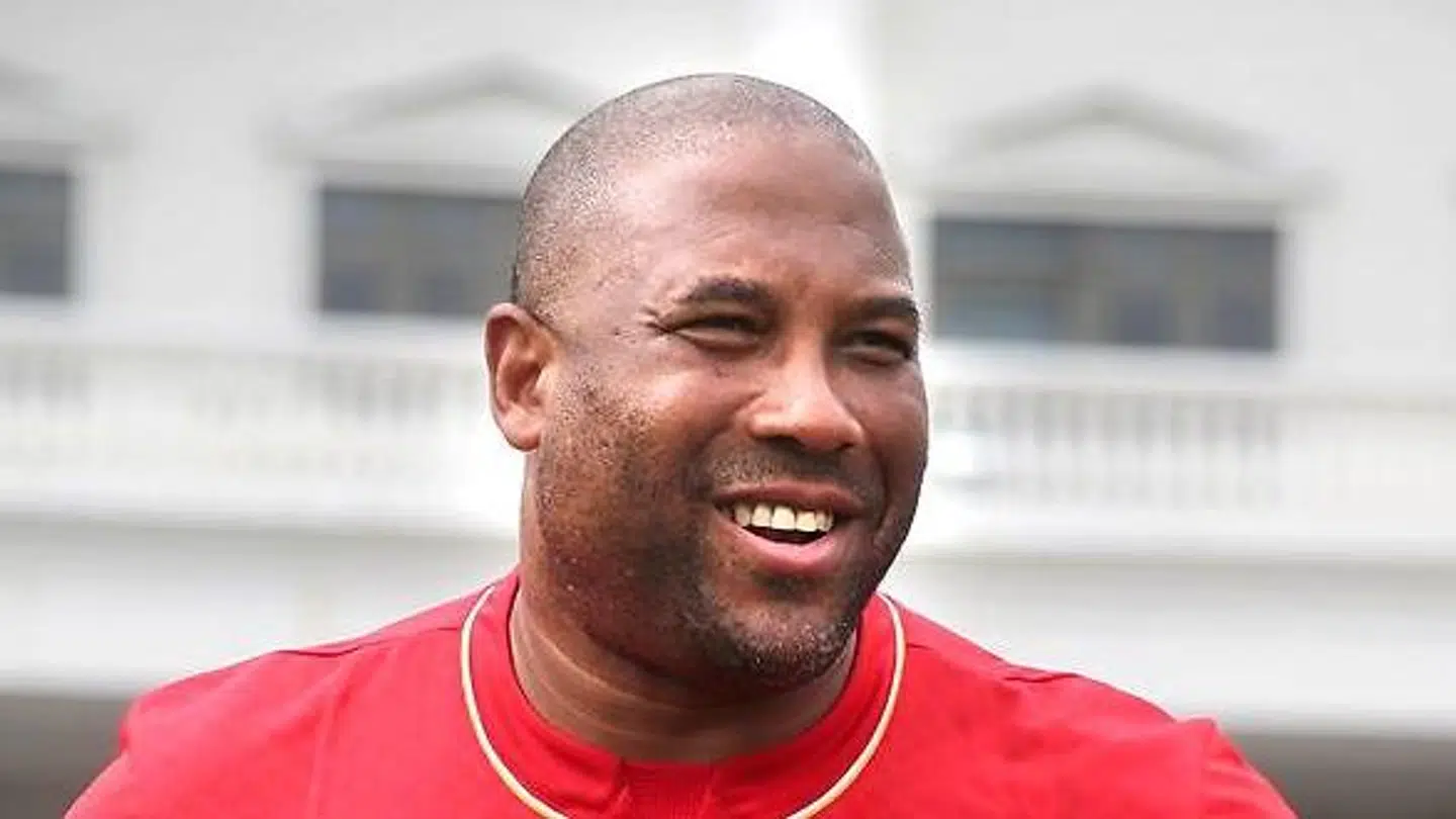 Liverpool-legenden John Barnes peger på Jan Mølby som klubbens bedste dansker nogensinde.