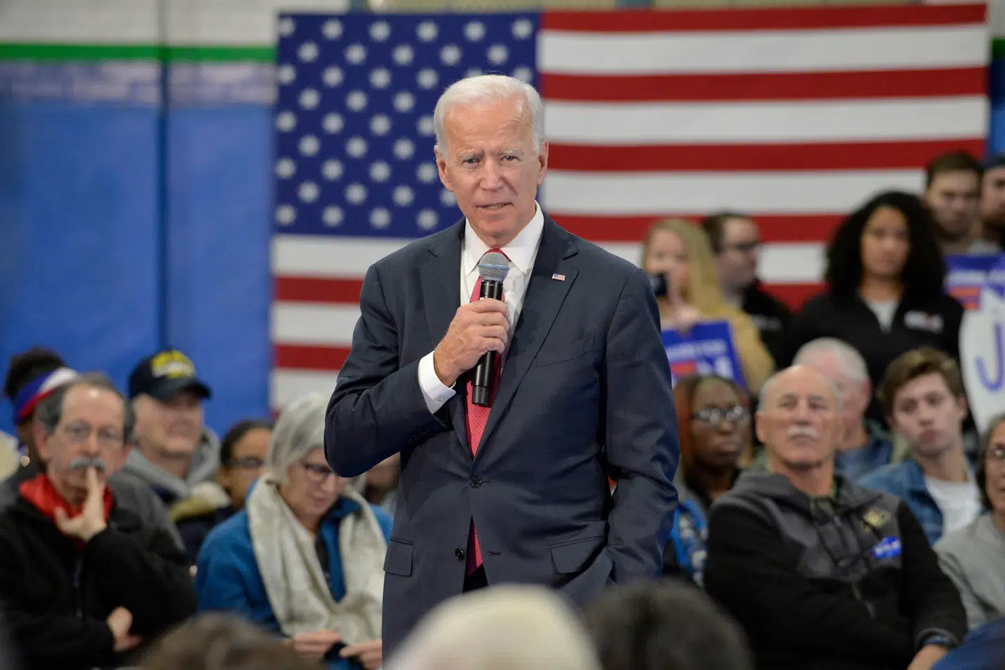 Under en tale i Proulx Community Center i Franklin, New Hampshire, fredag, sagde Joe Biden, at han ikke er urolig over udsigten til at skulle op imod milliardæren Michael Bloomberg. Joseph Prezioso/Ritzau Scanpix