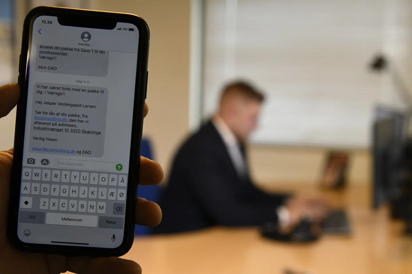 Spoofing-sms sendt fra en hjemmeside, der gør det muligt at sende falske sms'er.