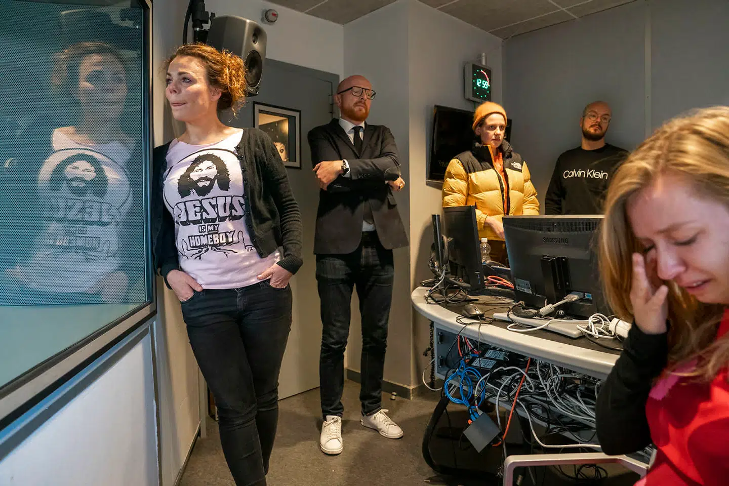 En bevæget Ditte Okman på Radio24Syvs sidste sendedag 31. oktober inden lukningen.