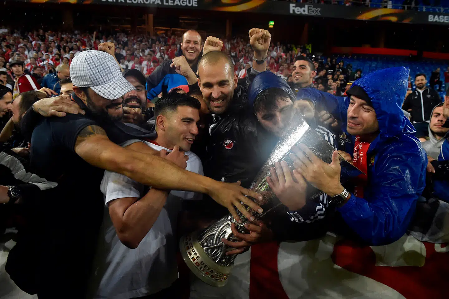 Reyes fejrer Sevillas Europa League-sejr i 2016 mod Liverpool.