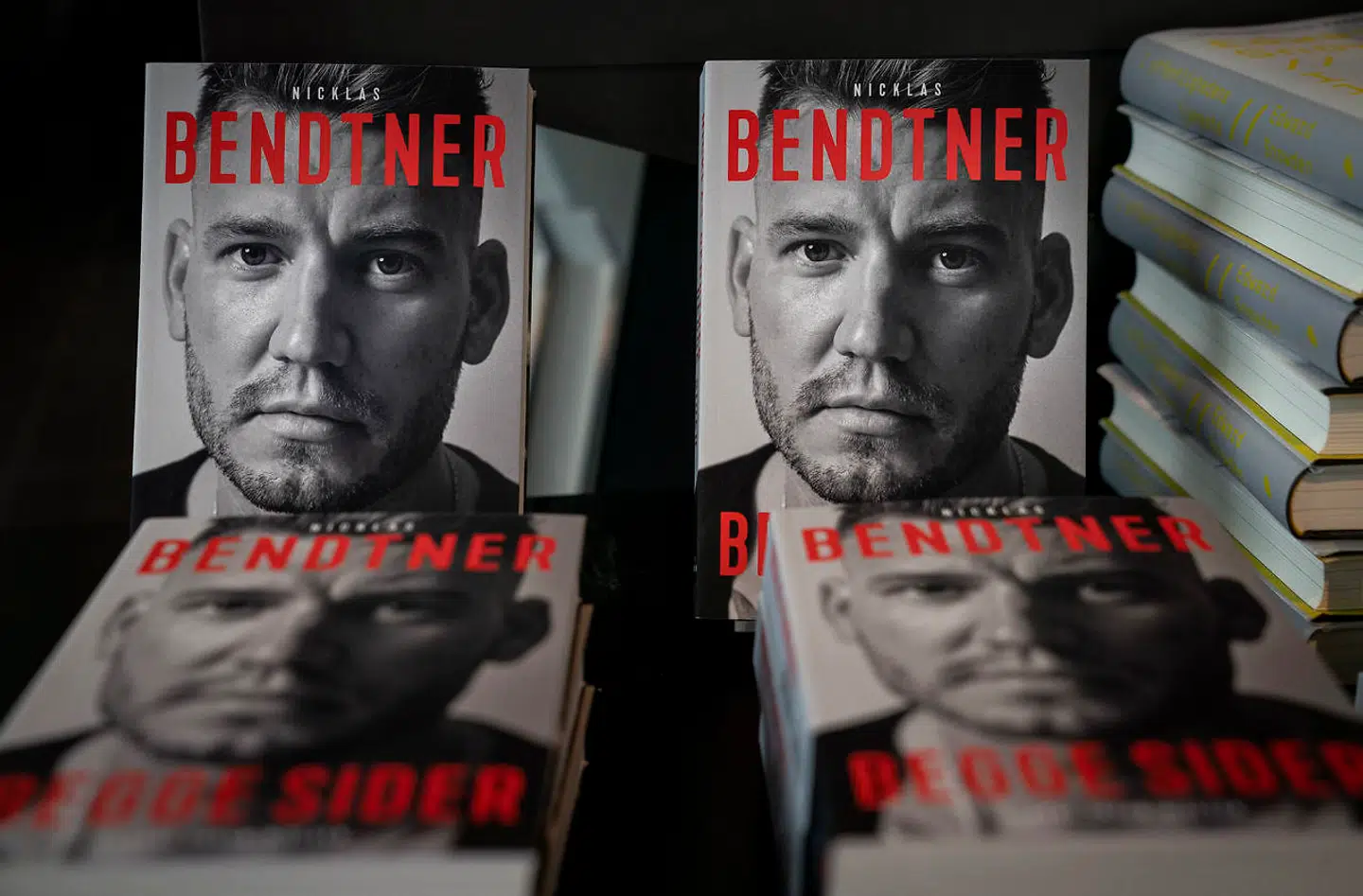 Nicklas Bendtners bog 'Begge sider' udkom tirsdag den 5. november.
