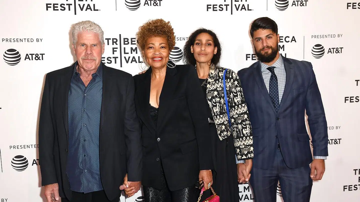 Ron Perlman med hans kommende ekskone Opal Stone Perlman og deres to børn i april 2018.