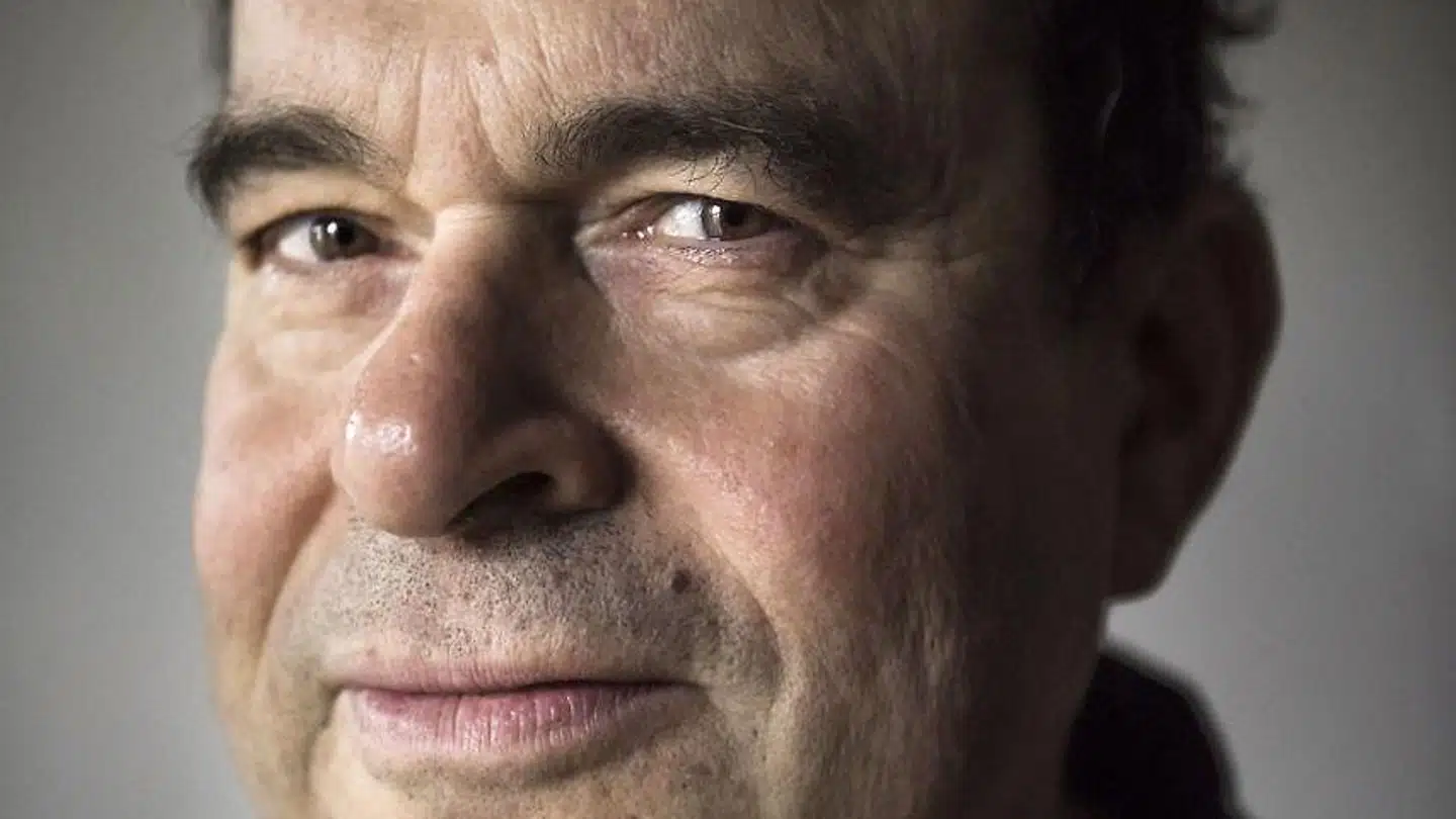 Journalist Arne Notkin måtte insistere, researche og betale for en undersøgelse selv, før han fik den korrekte diagnose. Det viste sig, han havde kræft, som havde nået at sprede sig til flere steder i kroppen.