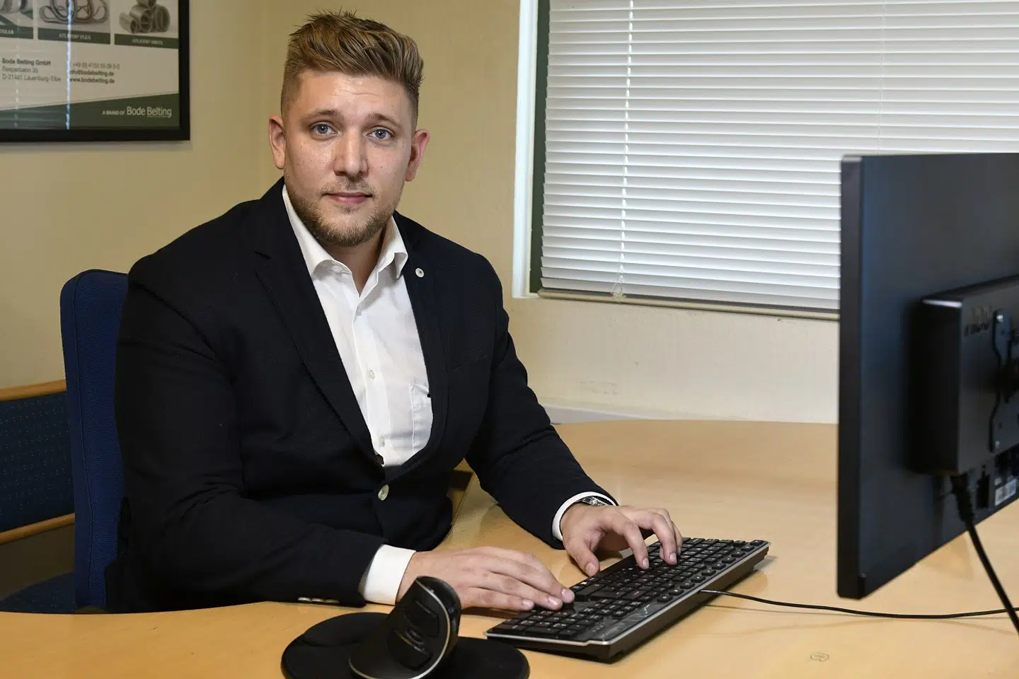 Erik Bjeld afslører, hvor let det er at sende falske sms'er.