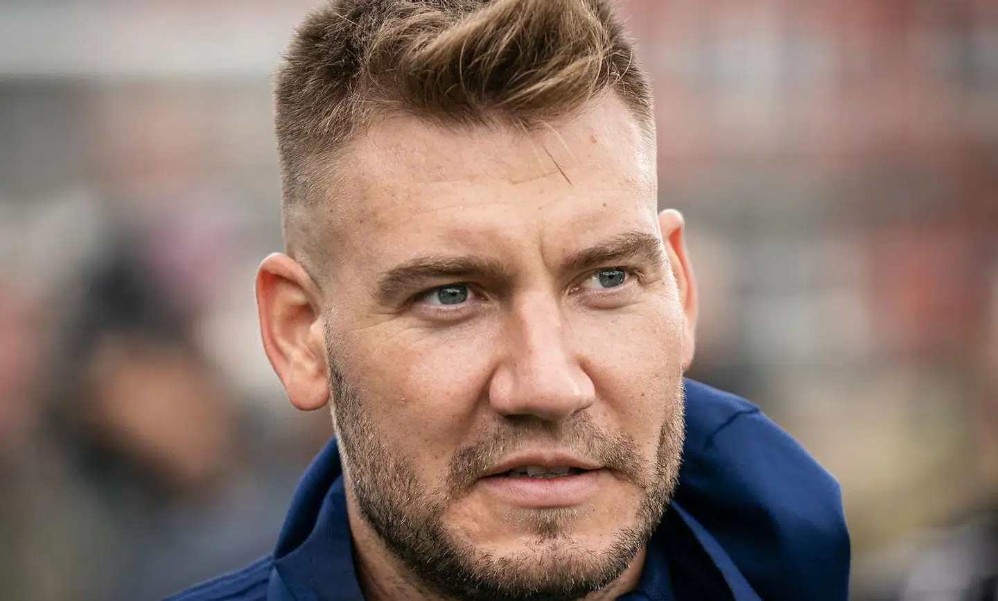31-årige Nicklas Bendtner åbner op om forholdet til sin far i sin nye selvbiografi 'Nicklas Bendtner – Begge sider'.