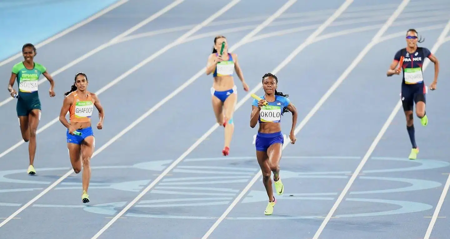 Her deltager Madiea Ghafoor (nummer to fra venstre) ved 4x400-meter i Rio til OL i 2016.
