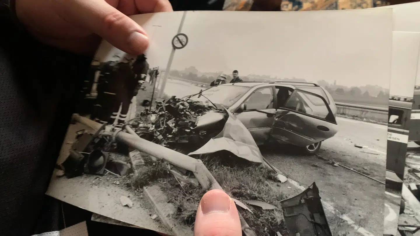 Bilen var totalskadet efter lastbilen bragede overfor rødt og direkte ind i Peter Christensen.