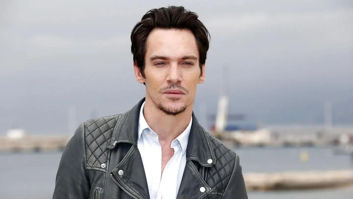 En besked fra den irske skuespiller Jonathan Rhys-Meyers til Caroline Fleming er angiveligt årsagen til, at forholdet mellem de to danskere gik til grunde. (Foto: Scanpix)