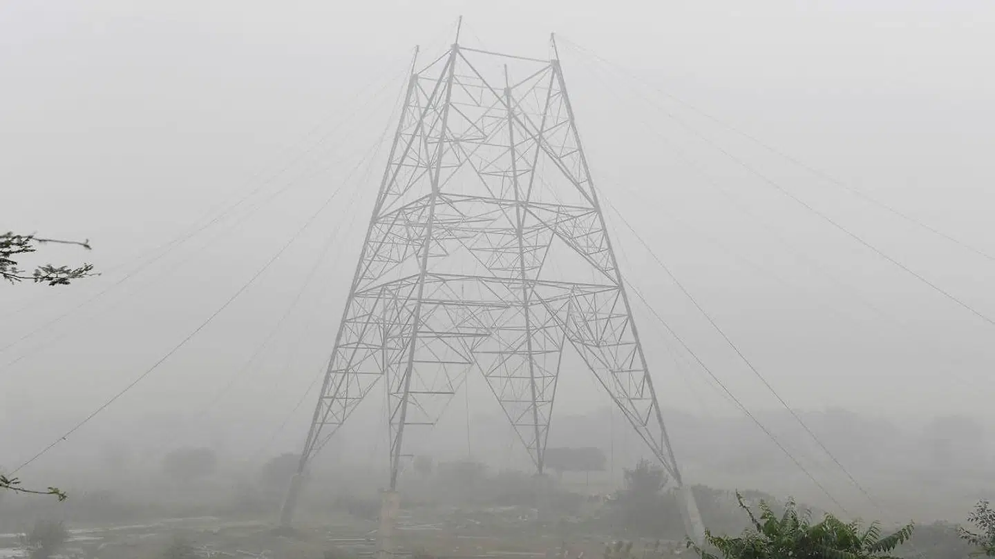 Sigtbarheden er utrolig dårlig i New Delhi på grund af smog.