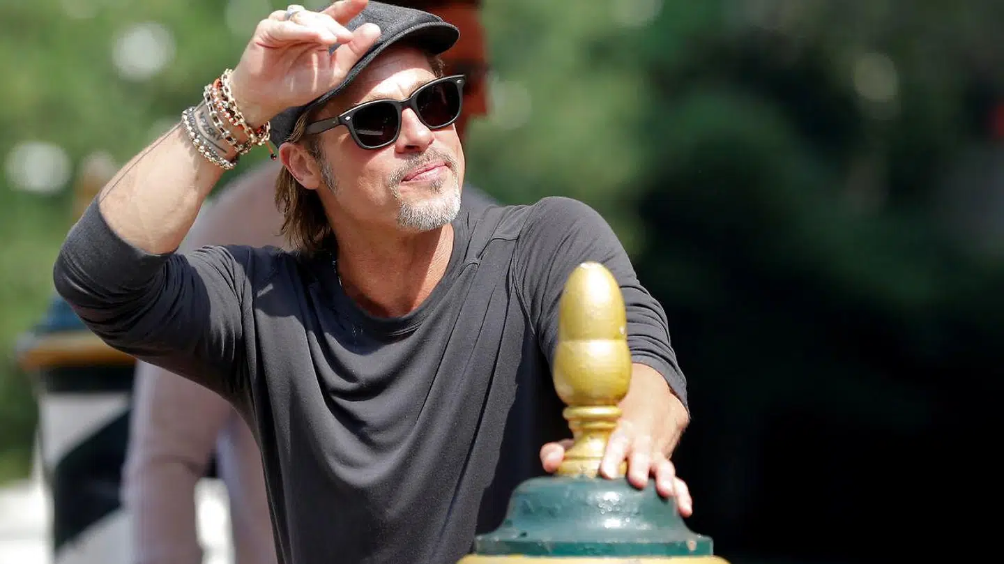 Brad Pitt har ofte en afslappet stil – selv når der er fotografer til stede.