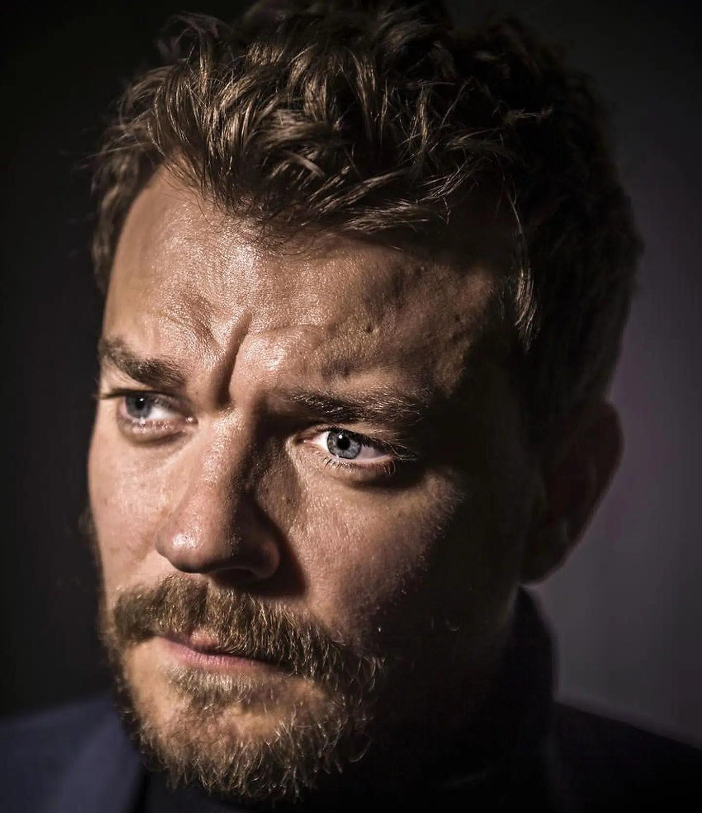 At en af en nærmeste måske skal dø, sætter mange ting i perspektiv, mener Pilou Asbæk.