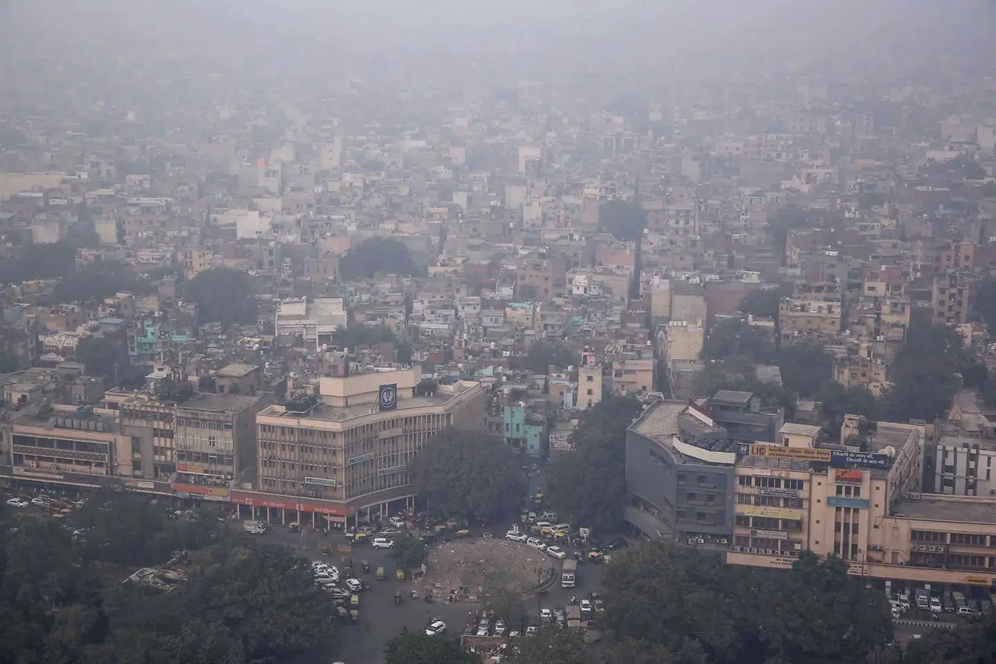 En tyk og giftig smog har lagt sig over New Delhi.