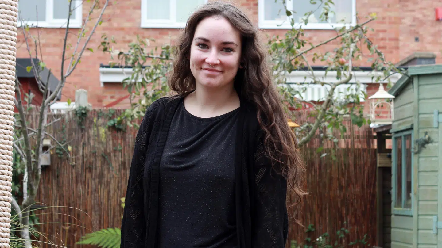 Christine Vassaux Noe mener, at staten bør betale udgiften til bind og tamponer.