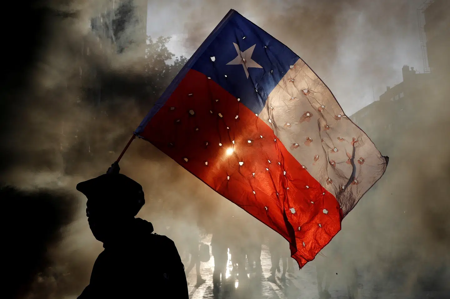 Flere store byer i Chile har i flere uger været præget af demonstrationer og voldelige protester, og uroen har altså umuliggjort afholdelsen af COP 25, som er flyttet til Madrid. Henry Romero/Reuters