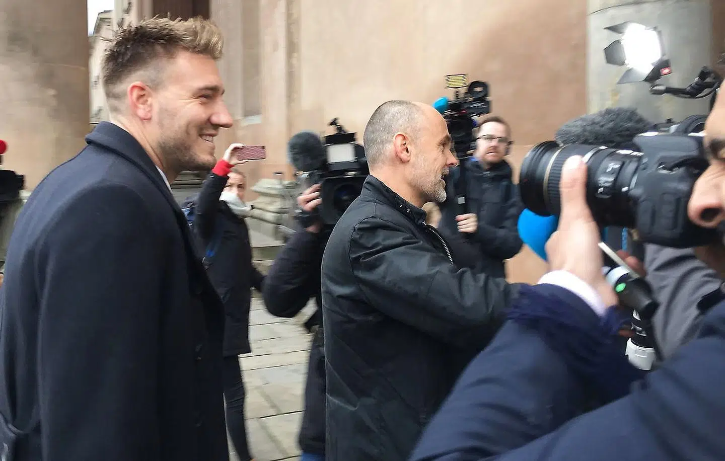 Nicklas Bendtner og hans advokat, Anders Nemeth, ankommer til Københavns Byret i 2018.