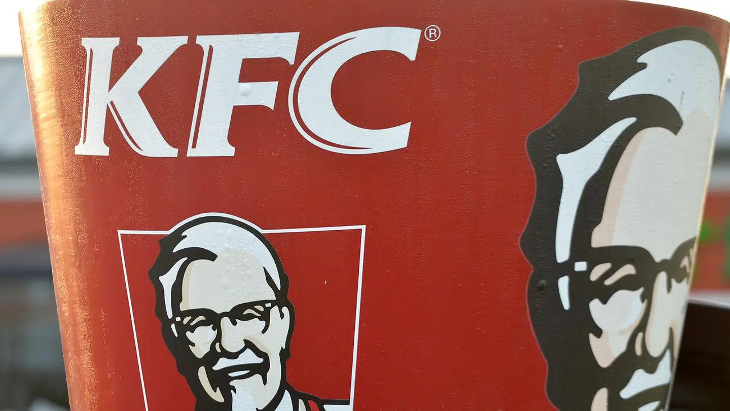 KFC i Danmark har fået ny medarbejder. Det er kebabkongen Mustafa Sahin, som har købt sig ind.