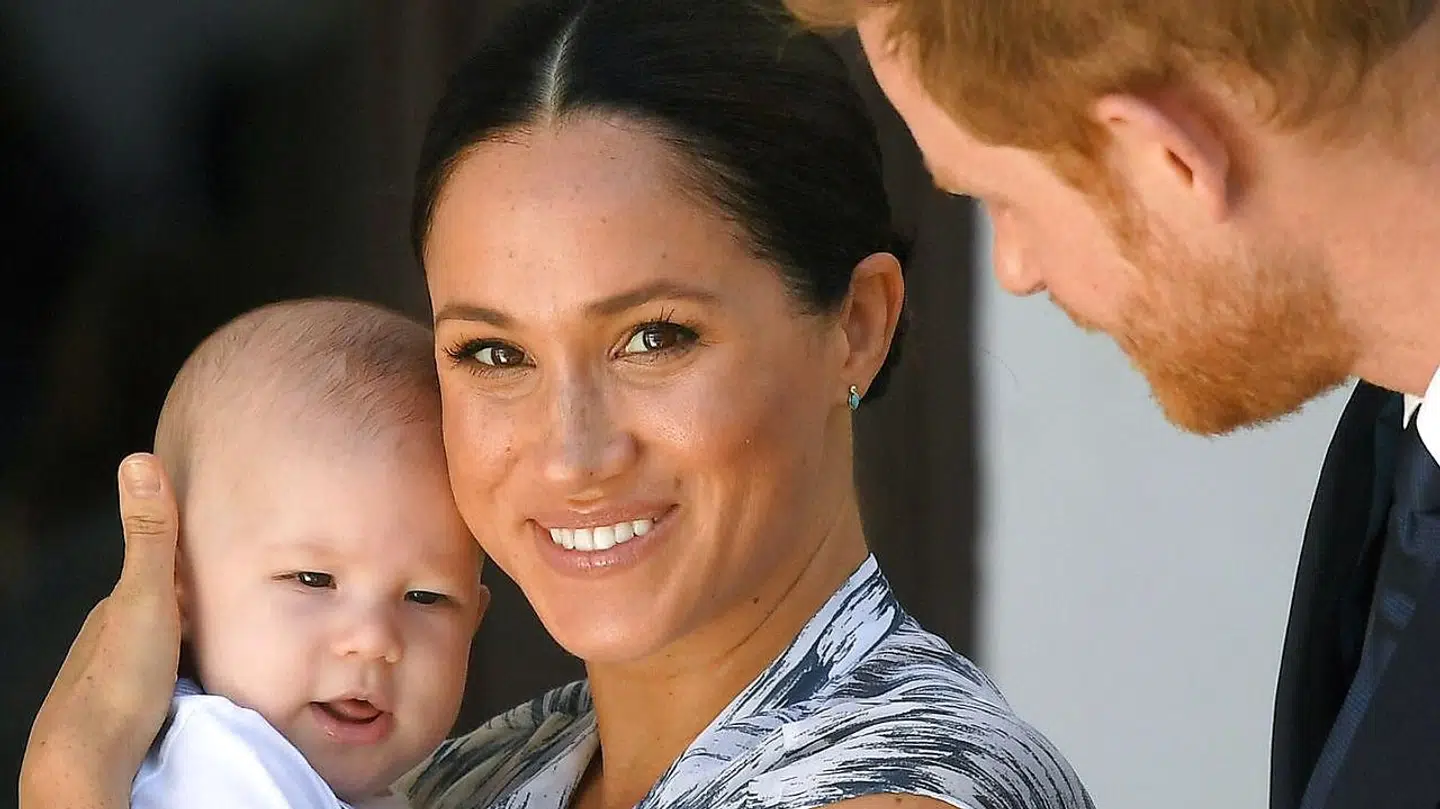 Her ses hertuginde Meghan med sønnen Archie fra den dag, hvor han mødte den berømte ærkebiskop Desmond Tutu.