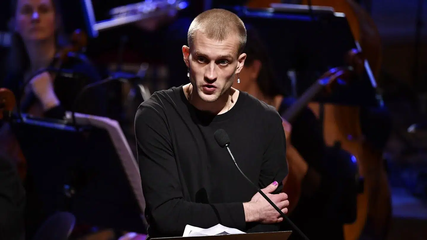 Jonas Eika holder sin takketale ved prisuddelingen i Nordisk Råd.