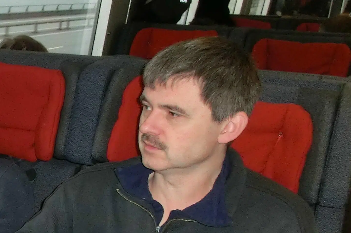 Jan Clausen fortæller, at han to gange er blevet snydt, da han forsøgte at købe en playstation over Den Blå Avis.