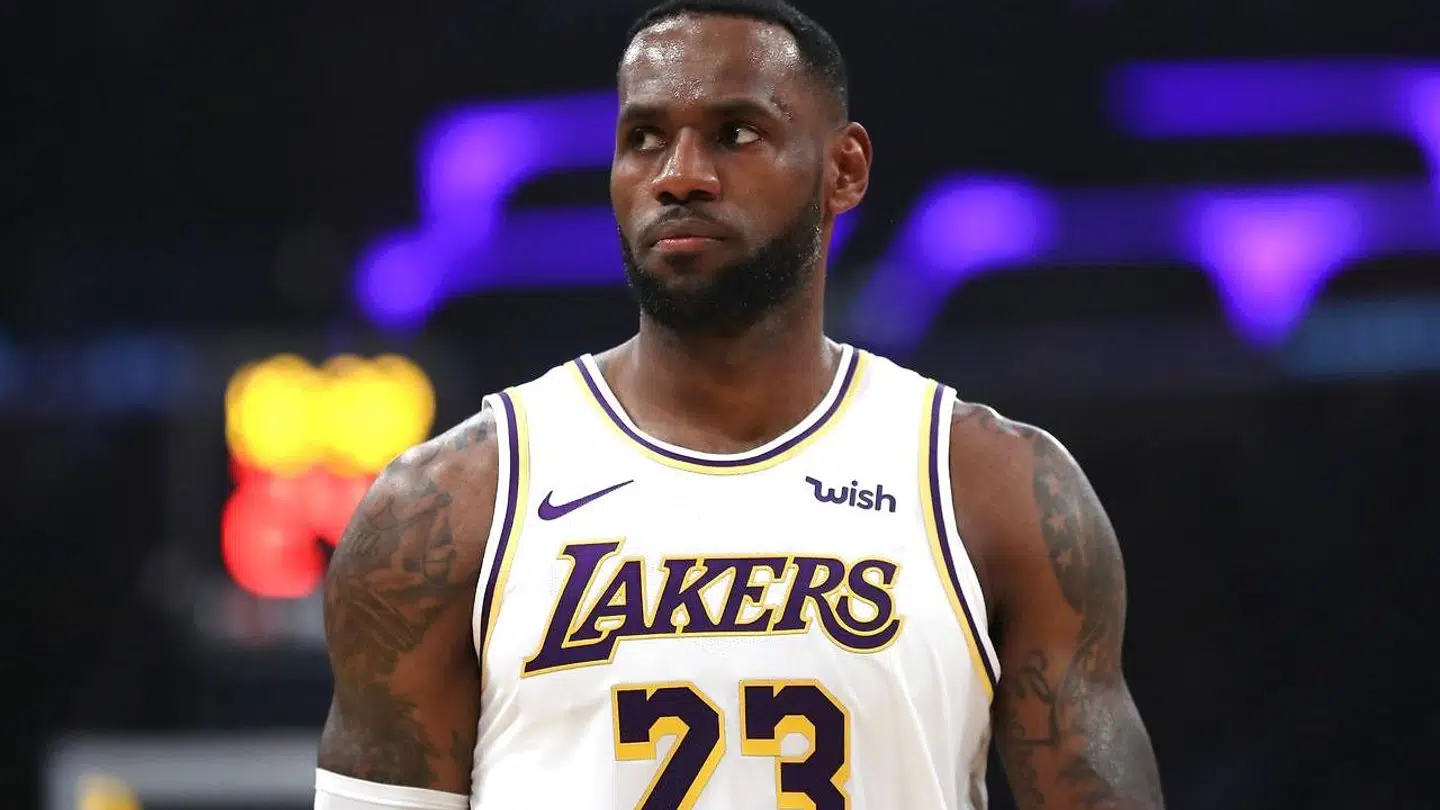 LeBron James er en af de mange tusinde borgere i Californien, der er blevet evakueret.