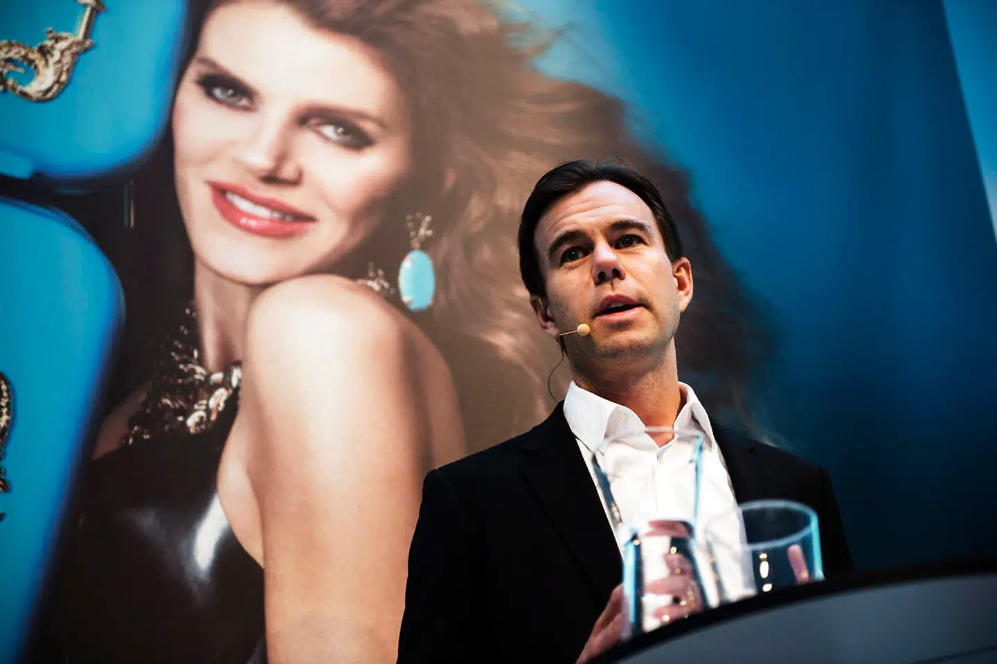 Karl-Johan Persson, CEO for H&M, mener ikke, at vi skal skrue ned for forbruget.