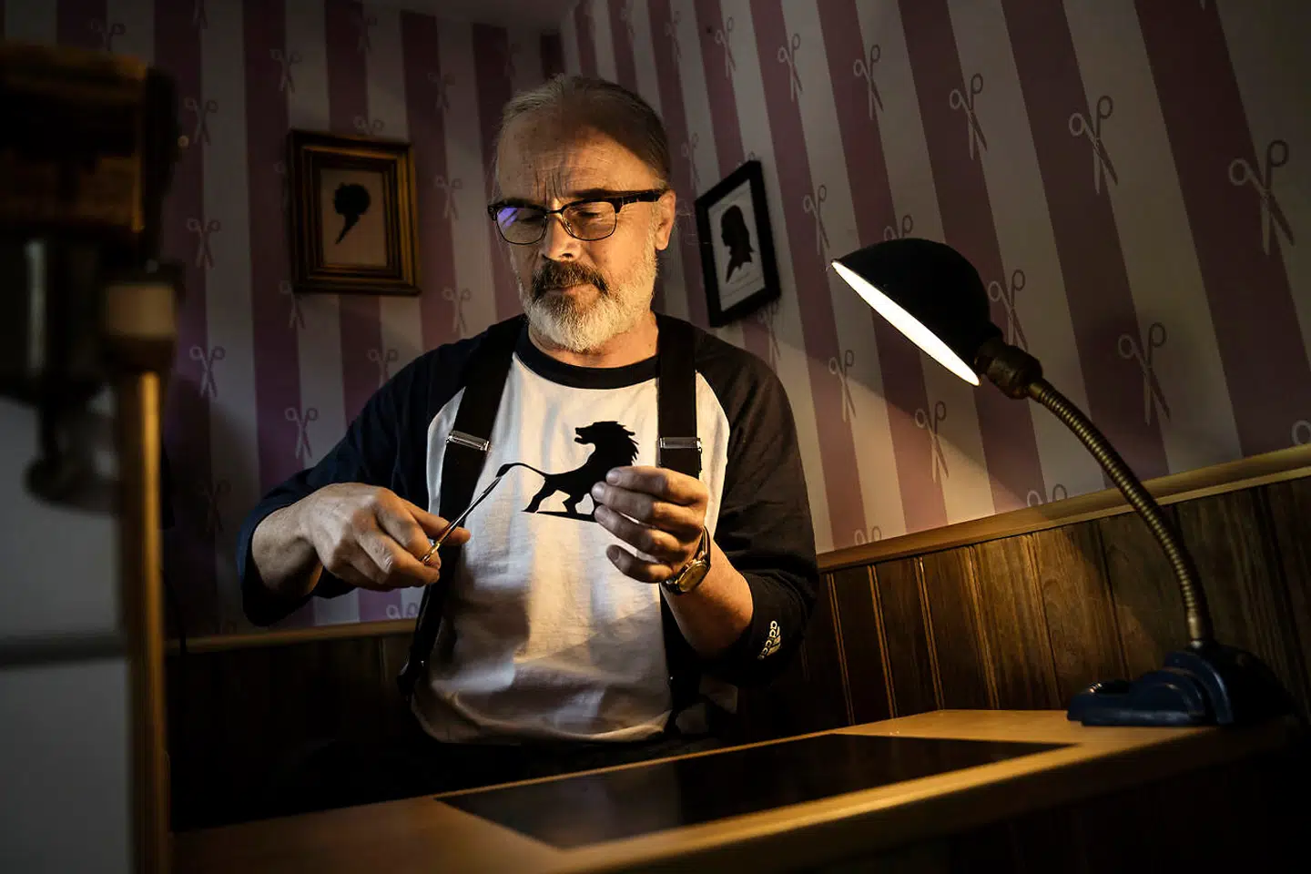 Her klipper Jørgen Klubien silhouetter i Tivoli.