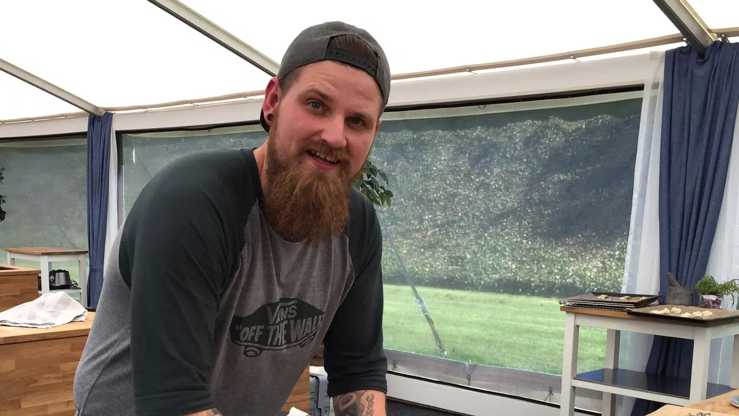 Fillip Katballe formåede ikke at imponere dommerne i afsnit 4 af 'Den store bagedyst', hvor temaet var brød. (Foto: DR)