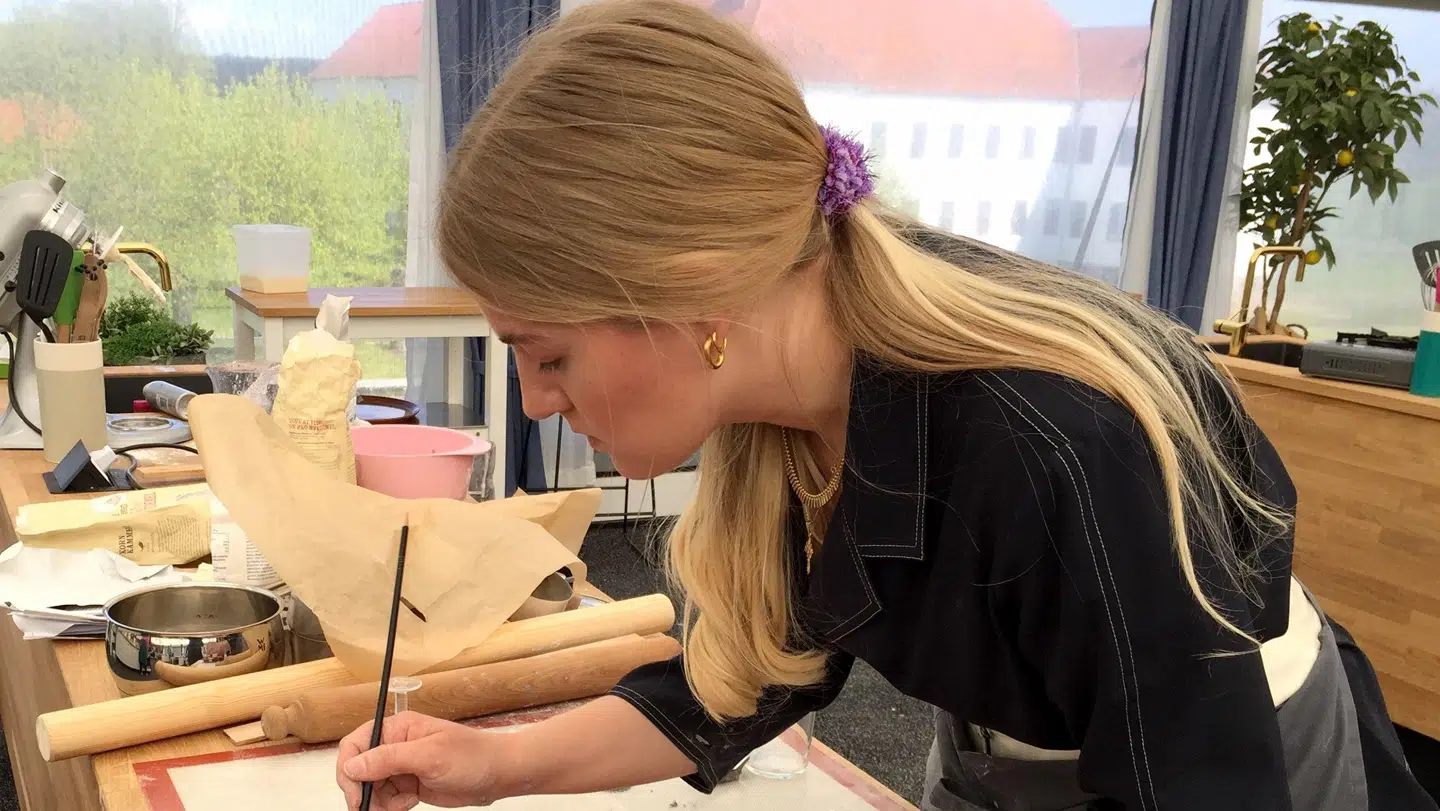 Modsat Fillip Katballe imponerede Frederikke Leegaard dommerne med sin præcision og teknik. (Foto: DR)