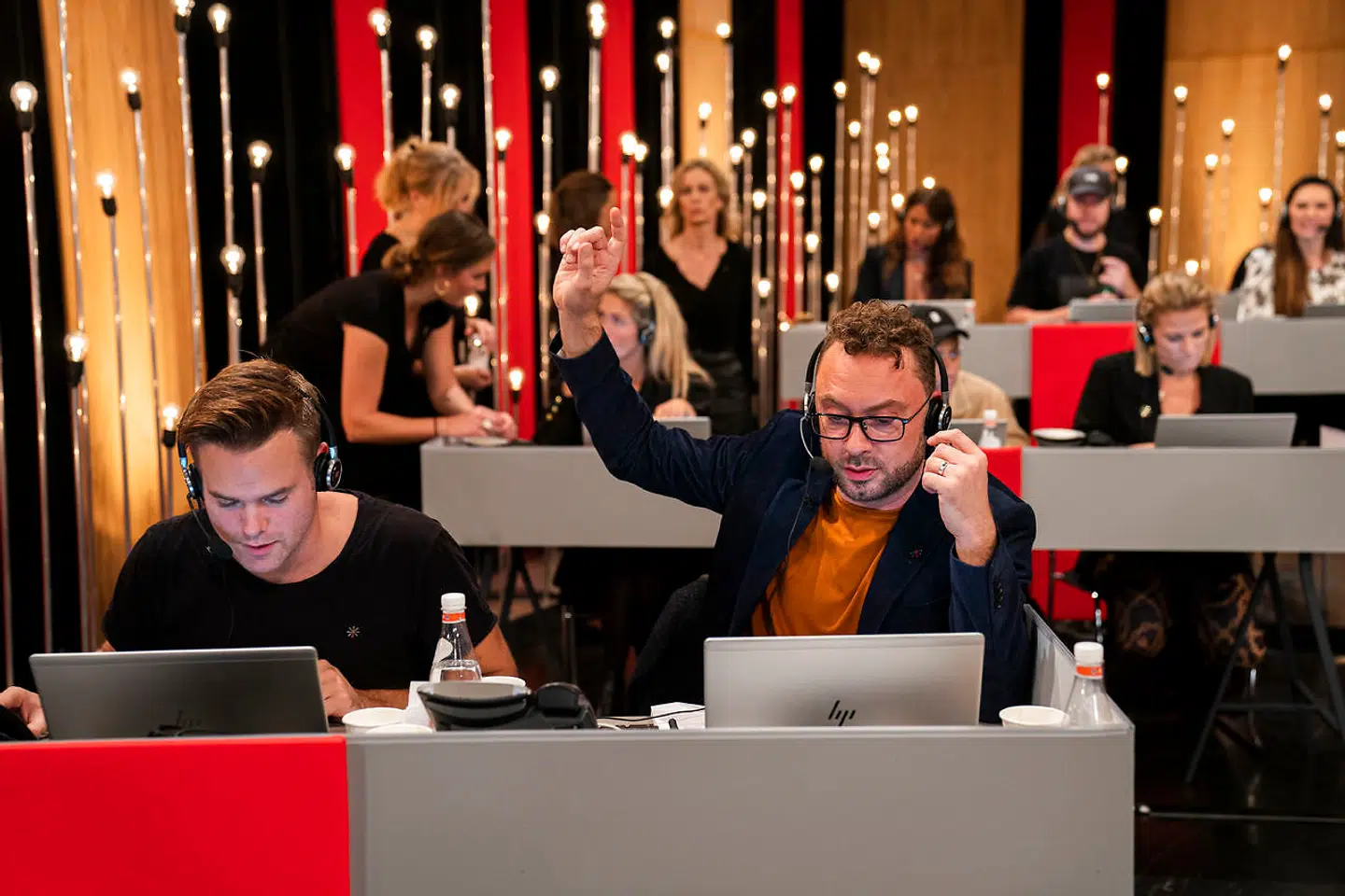 Silas Holst og Jakob Fauerby sad også i callcenteret lørdag aften.