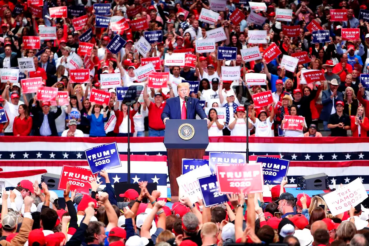 Trumps tilhængere (her i Dallas, Texas) er enige med præsidenten. Planen om en rigsretssag er en ren 'heksejagt'.