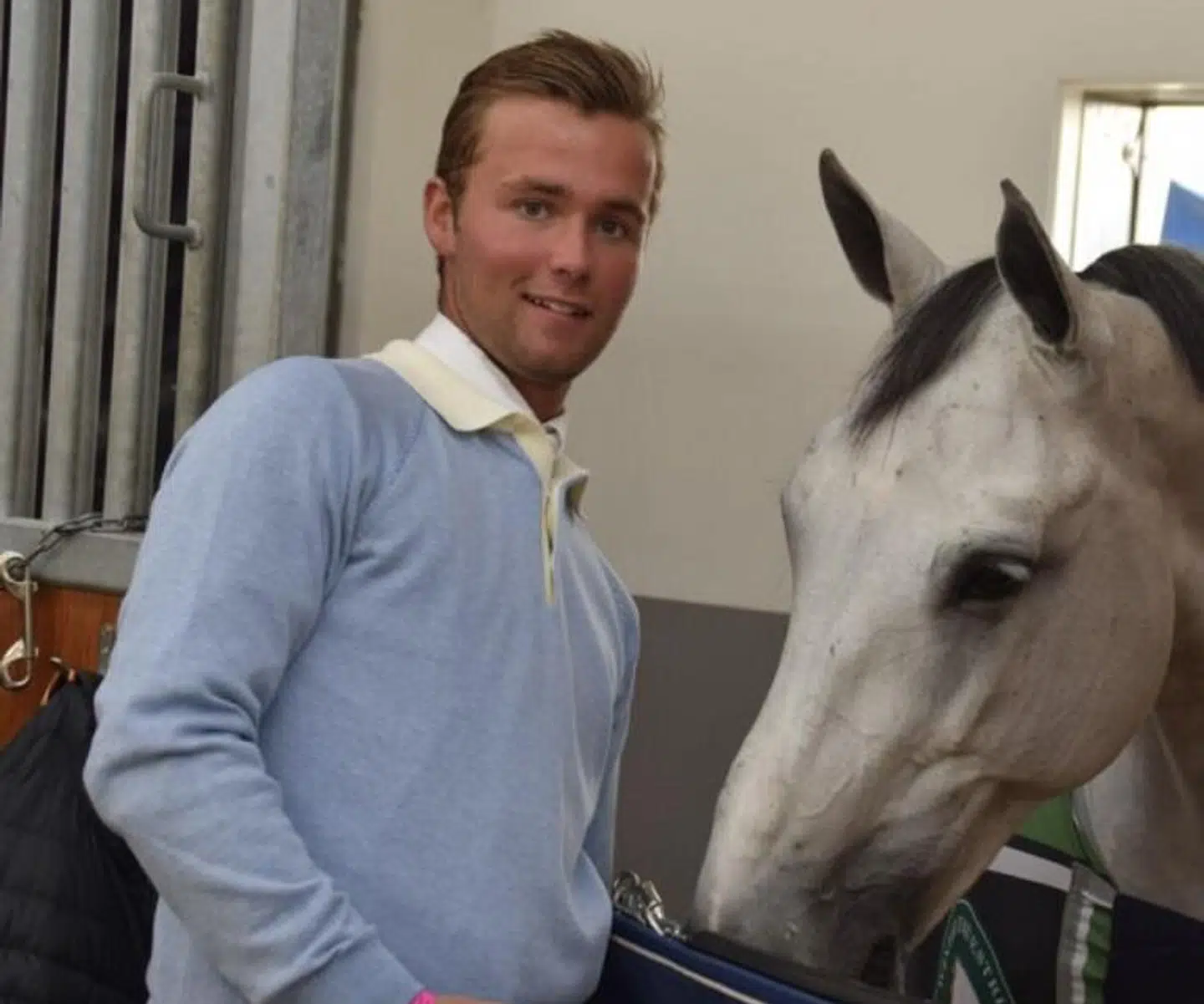 Emil Hallundbæk er tæt på at sikre sig en OL-billet i ridebanespringning.