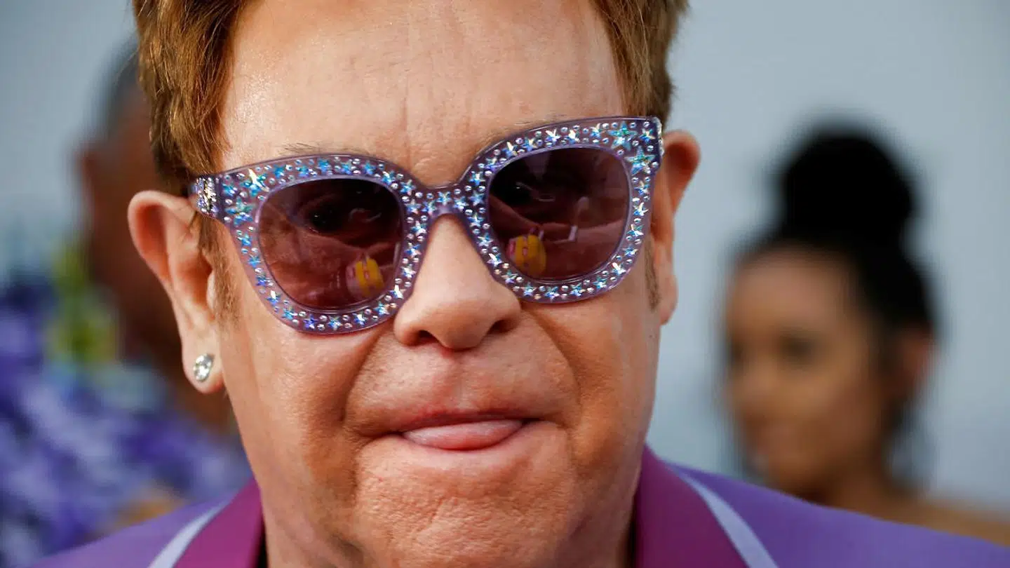 Elton John snakker ud om sin ven Geoge Mihaels død i et talkshow med Sharon Osbourne.